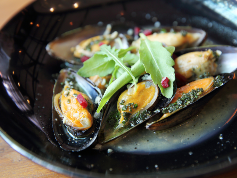white wine mussels white rock